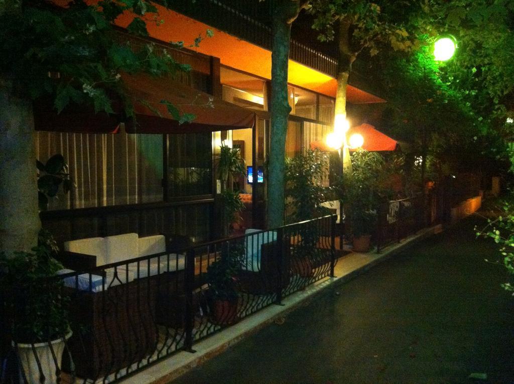 Meuble Lariana Hotel Bellaria-Igea Marina Exterior foto